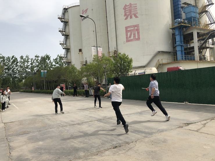 單縣公司趣味運動會接力賽