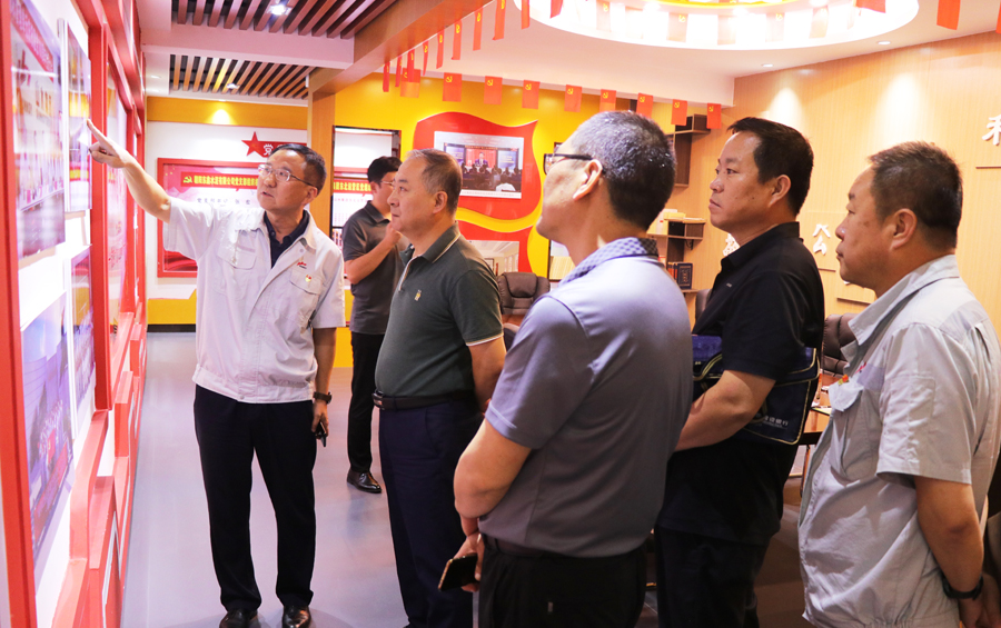 朝陽(yáng)市委組織部部務(wù)委員張偉華蒞臨朝陽(yáng)公司調(diào)研指導(dǎo)黨建工作